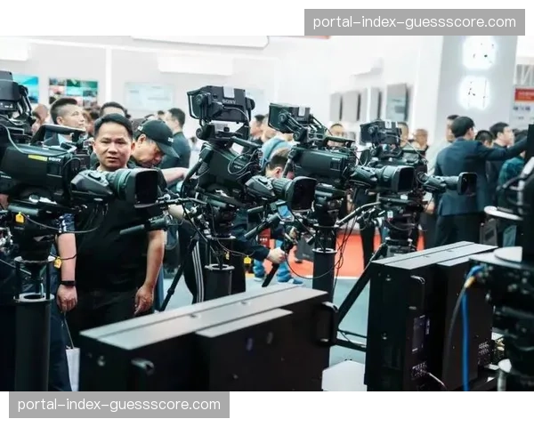 传统广播电视制播团队加速向全媒体制作能力转型。 传统广播电视制播团队加速向全媒体制作能力转型。