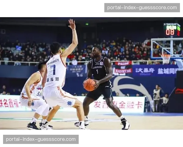 【2026年4月CBA联赛攻防转换效率研究·赛中·特写镜头聚焦:广厦队后卫孙铭徽抢断后贯穿全场的长传助攻