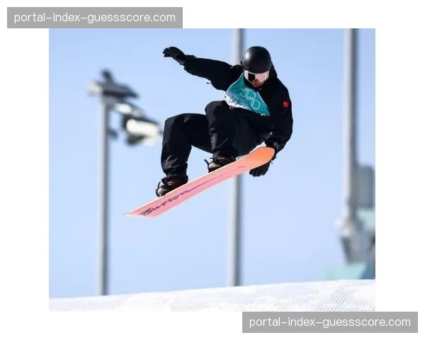 世界极限运动会X Games：中国选手苏翊鸣再获滑板金牌